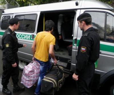 Шесть выдворенных из Рязанской области иностранцев улетели домой за свой счёт